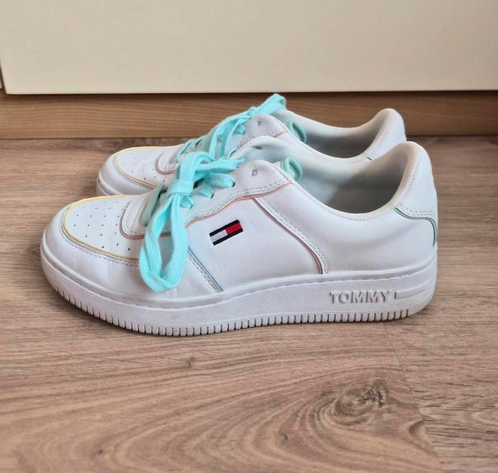 Tommy Jeans witte en pastel Sneakers - maat 39, Kleding | Dames, Schoenen, Gedragen, Sneakers, Wit, Ophalen of Verzenden