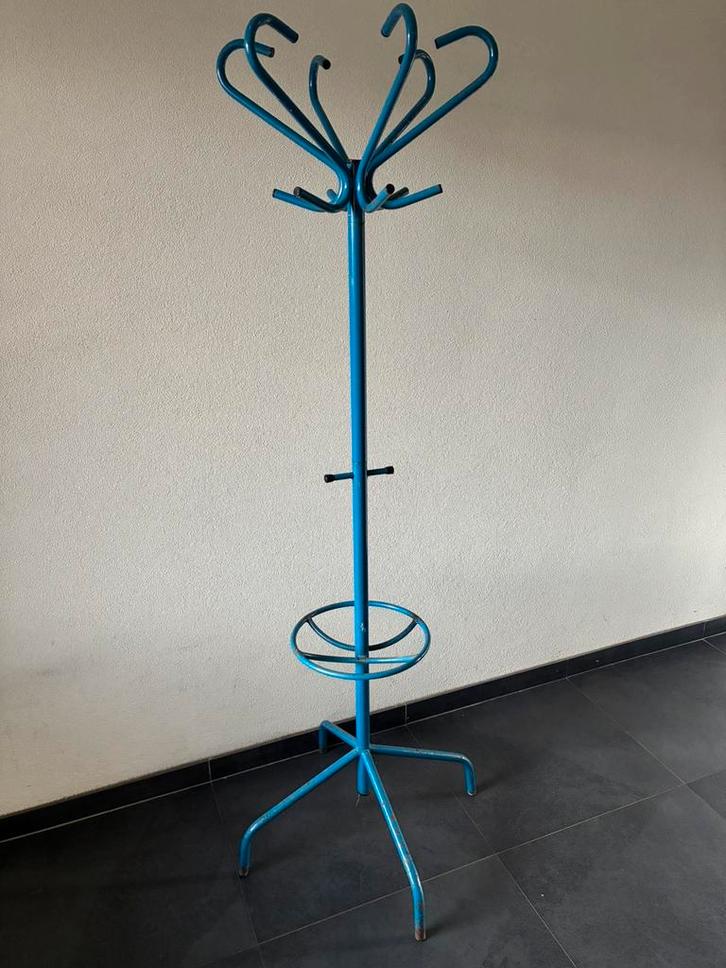Blauwe metalen kapstok, Huis en Inrichting, Woonaccessoires | Kapstokken, Gebruikt, Staande kapstok, 150 tot 200 cm, Metaal, Ophalen