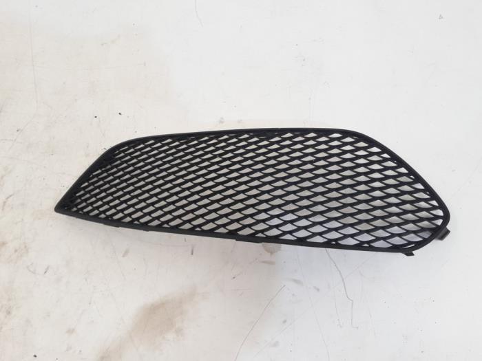 Cadre de calandre d'un Mercedes CLA, Autos : Pièces & Accessoires, Carrosserie & Tôlerie, Mercedes-Benz, Utilisé, 3 mois de garantie