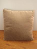 Beige kussen velours 28 x 28 cm, Huis en Inrichting, Woonaccessoires | Kussens, Ophalen of Verzenden, Gebruikt, Beige, Vierkant