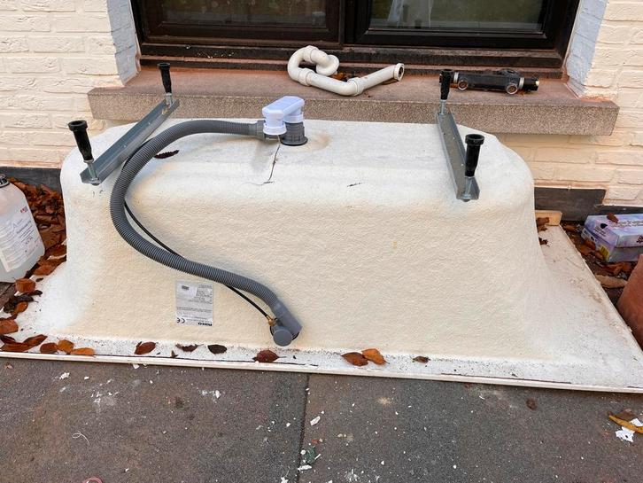 GRATIS - Ingebouwde bad / inbuilt bath from Riho, Doe-het-zelf en Bouw, Sanitair, Gebruikt, Bad, Ophalen