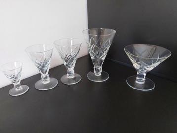 Vintage diner glazenset (60-delig) beschikbaar voor biedingen