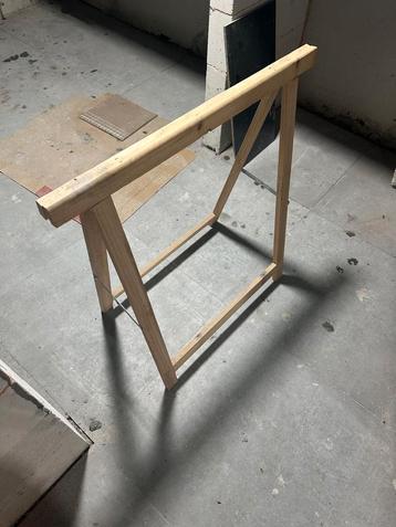 Schraag hout  beschikbaar voor biedingen