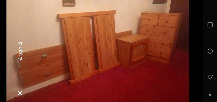 Grenen houten bed 1 pers. nachtkastje, en grote ladenkast, Huis en Inrichting, Kasten | Dressoirs, Ophalen