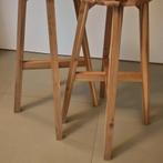 2 houten barkrukken, Huis en Inrichting, Barkrukken, Ophalen, Met voetsteun, 60 tot 90 cm, Zo goed als nieuw