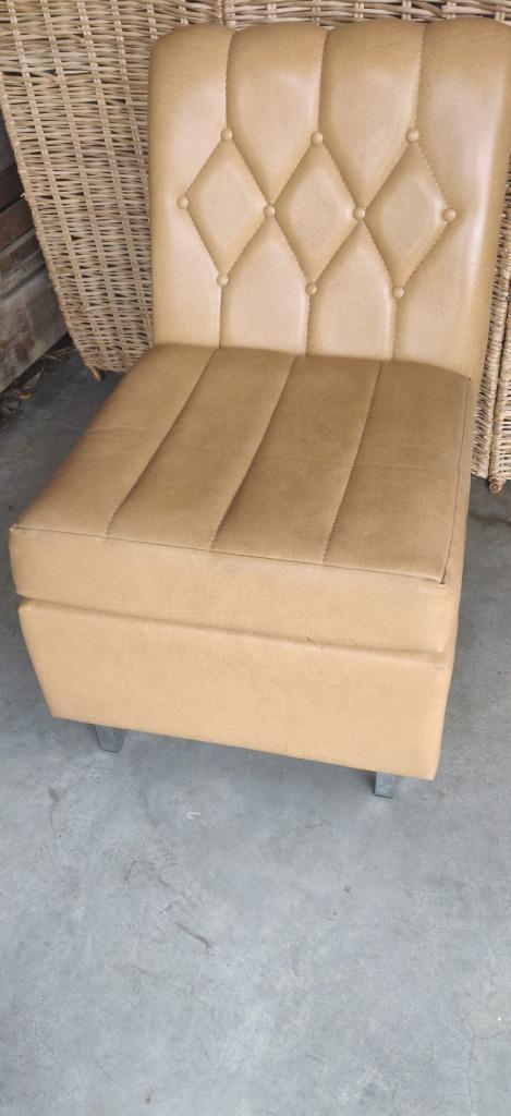 charmante vintage zetel met pootjes in chroom + voetbank, Huis en Inrichting, Zetels | Voetbanken en poefs, Gebruikt, 50 tot 75 cm
