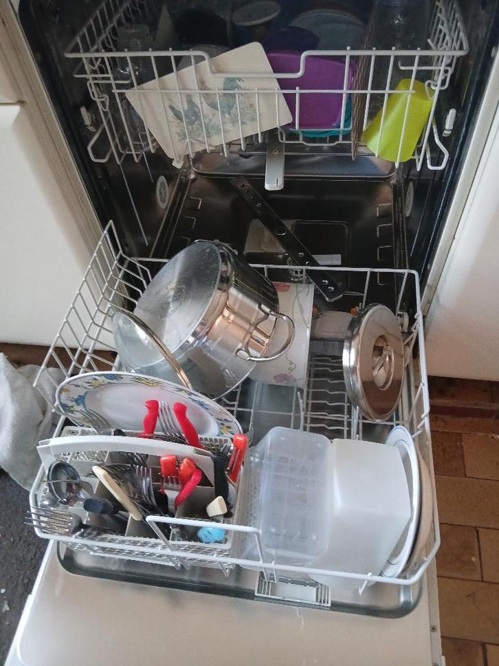 Zeer goede Miele-vaatwasser, Elektronische apparatuur, Vaatwasmachines, Zo goed als nieuw, Tussenbouw, 85 tot 90 cm, 60 cm of meer