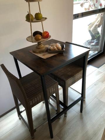 Barset met 3 Roex Barstoelen en industriële tafel beschikbaar voor biedingen