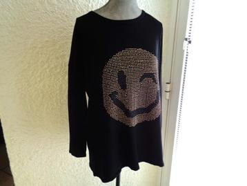 Pull noir smiley en perles dorées devant taille L. beschikbaar voor biedingen