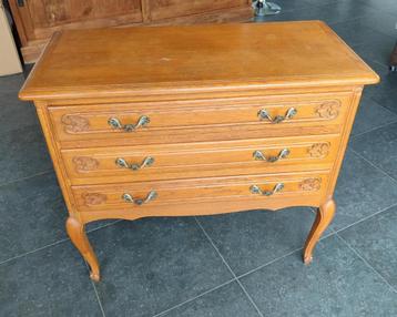 vintage ladenkast/ commode beschikbaar voor biedingen
