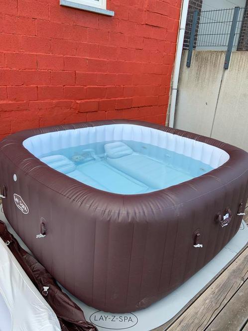 Jacuzzi Lay Z Spa Maldive avec assises 5 à 7 personnes, Tuin en Terras, Bubbelbaden en Hottubs, Gebruikt, Opblaasbaar, Afdekzeil