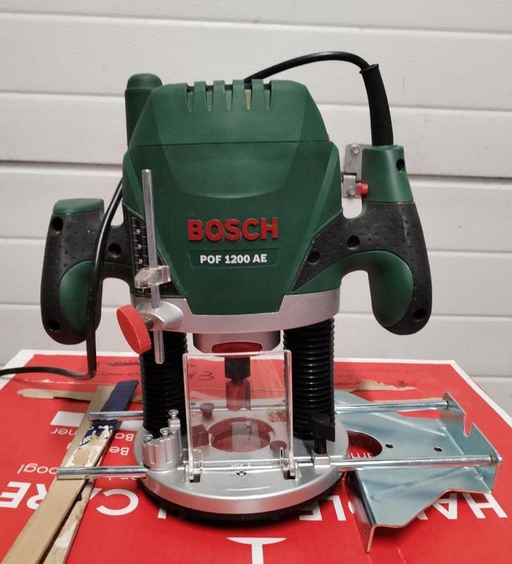Bovenfrees Bosh Pof 1200 AE, Doe-het-zelf en Bouw, Gereedschap | Freesmachines, Zo goed als nieuw, Elektrisch, Bovenfrees, Ophalen