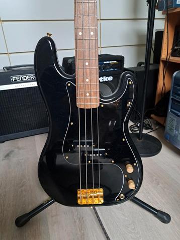 Fender precision  beschikbaar voor biedingen