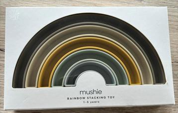 Mushie regenboog stacking toy 