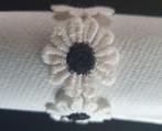 6 servetringen (handgemaakt) met madeliefbloempjes in kant, Ophalen of Verzenden, Nieuw