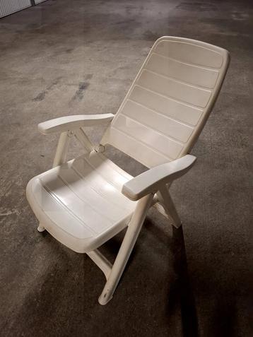 Tuinstoelen ,wit 2stuks beschikbaar voor biedingen