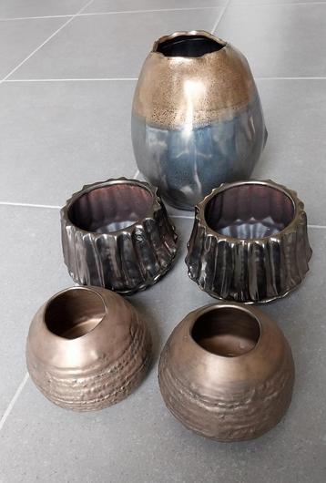 Vaasjes, keramiek, brons, 5 stuks beschikbaar voor biedingen