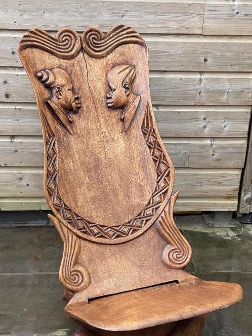 Vintage Afrikaanse stoel 1960 - 1970 (palabre stoel), Antiek en Kunst, Kunst | Beelden en Houtsnijwerken, Ophalen