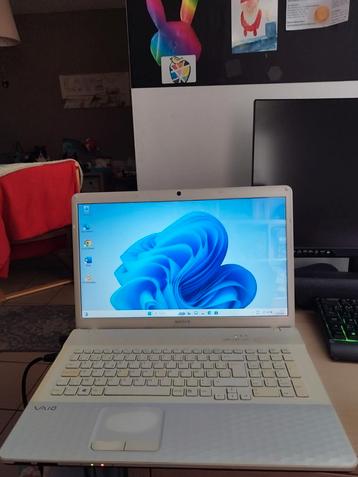 LAPTOP SONY VAIO 17.3INCH CAM WIFI KLEUR WIT  beschikbaar voor biedingen