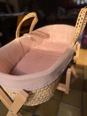 Mozes Mand incl matras + textiel + staander beschikbaar voor biedingen