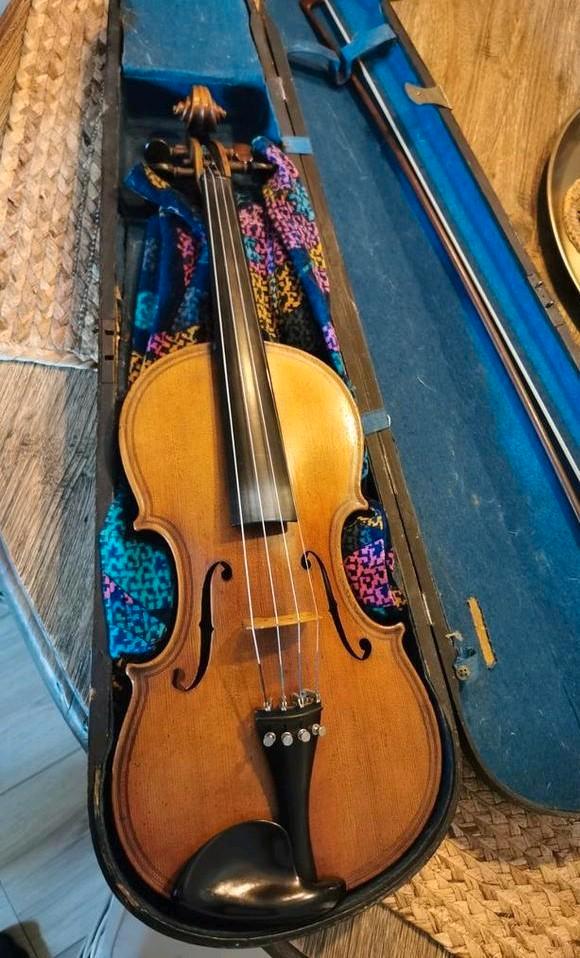 Oude Viool met een hele geschiedenis!, Muziek en Instrumenten, Strijkinstrumenten | Violen en Altviolen, Gebruikt, Viool, 4/4-viool