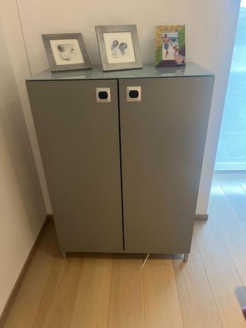 Moderne designkast  beschikbaar voor biedingen