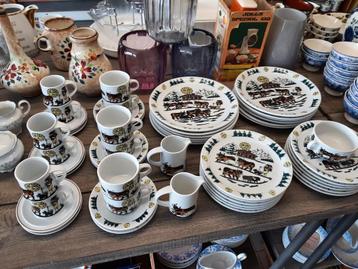50 pièces de vaisselle en porcelaine Designed by Lanhenthal