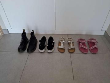 Dr. Martens boots zwart, schoenen Vans, Sandalen Teva-Geox beschikbaar voor biedingen
