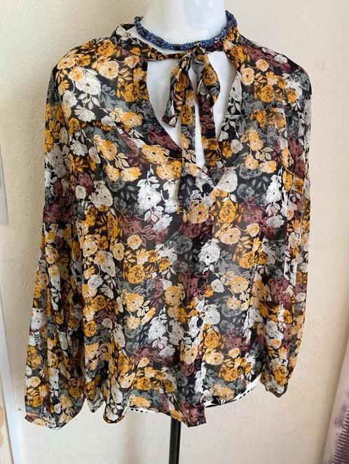 Blouse en imprimé floral Mango taille S lisez l’annonce svp, Vêtements | Femmes, Blouses & Tuniques, Neuf, Taille 36 (S), Autres couleurs