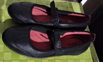 Nieuw- Zwarte schoenen met klittenbandsluiting maat 39 beschikbaar voor biedingen