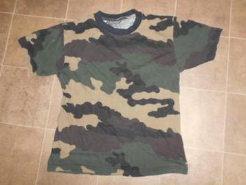 T-shirt camouflage / Maat 152