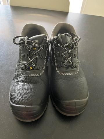 Safety jogger industrial. Veiligheidsschoenen maat 36. beschikbaar voor biedingen