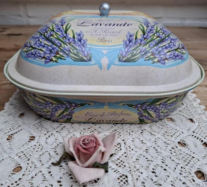 Vintage Italiaans cake blik, Eau de Parfum, Lavendel, Mimosa, Verzamelen, Blikken, Gebruikt, Overige, Overige merken, Ophalen of Verzenden
