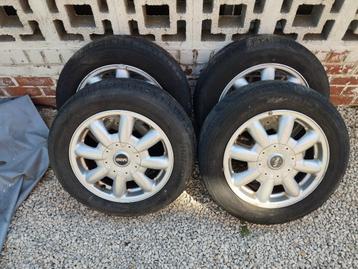 Originele Mini velgen met banden beschikbaar voor biedingen
