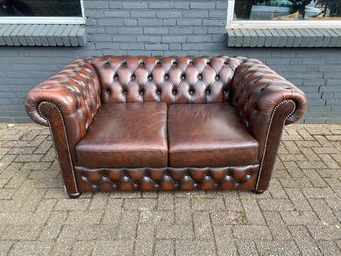 Prachtige Chesterfield zetel bruin GRATIS GELEVERD, Huis en Inrichting, Zetels | Voetbanken en poefs, Leer, Ophalen of Verzenden