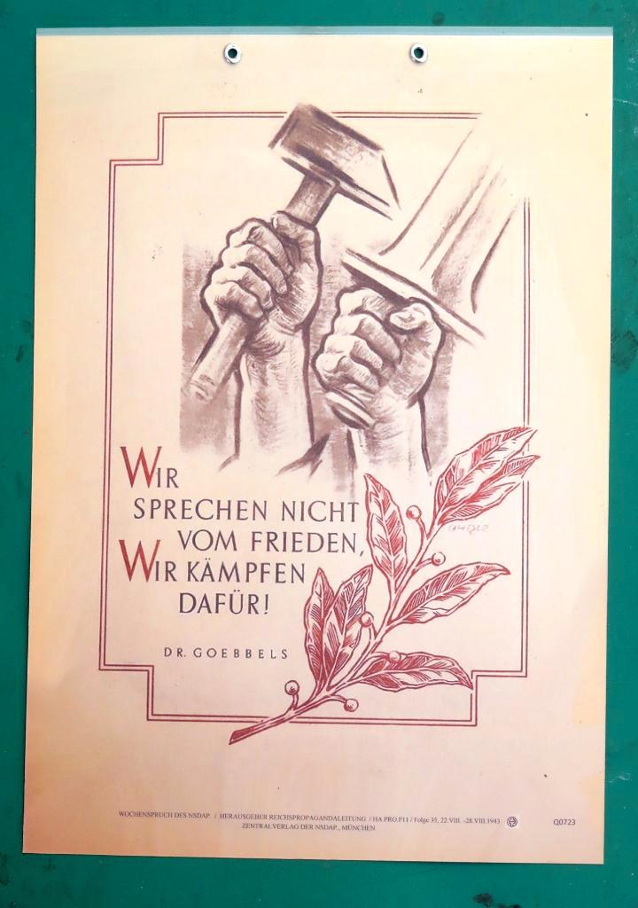 A3 affiche aug '43 ".. wir Kämpfen dafür", Verzamelen, Posters, Zo goed als nieuw, Overige onderwerpen, A1 t/m A3, Rechthoekig Staand