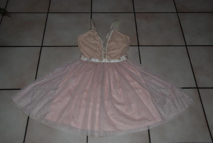 Roze kanten jurkje en mouwloze sluier M Zeer goede staat!, Kleding | Dames, Jurken, Zo goed als nieuw, Maat 38/40 (M), Roze, Knielengte