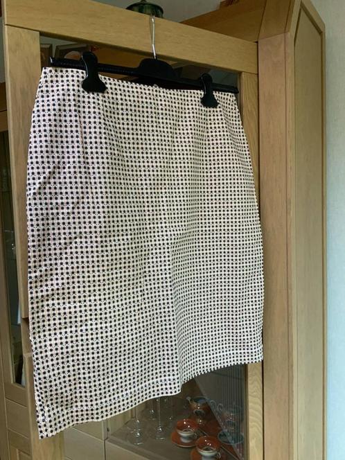 Mayerline Brussels: Zalmroze damesrok (Maat 42), Kleding | Dames, Rokken, Zo goed als nieuw, Maat 42/44 (L), Roze, Knielengte