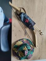Pijl en boog met houder plus legerhoedje, Ophalen, Gebruikt