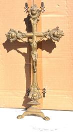 crucifix en laiton pied triangulaire, Enlèvement ou Envoi