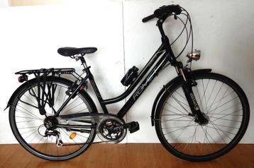 Sportieve damesfiets (De fiets is beschikbaar) beschikbaar voor biedingen