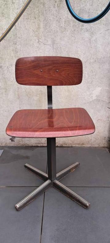 6 Vintage kinderstoeltjes beschikbaar voor biedingen