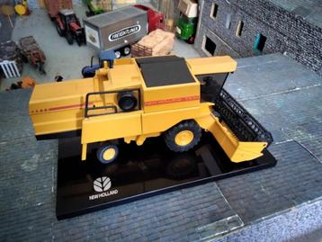 New Holland TX34 oogstmachine + NH - Joal 1:42 plaat