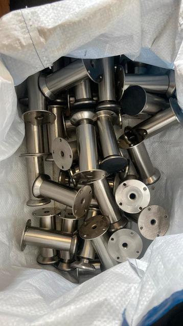 Inox meubelpootjes regelbaar in hoogte beschikbaar voor biedingen