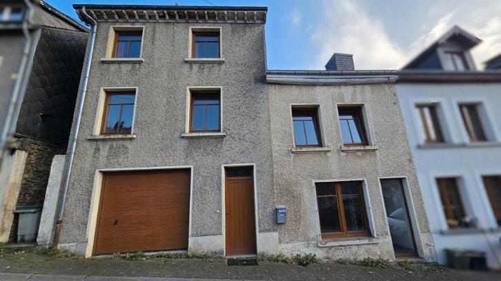 Bouillon: huis met tuin en garage, 3-4 slaapkamers., Immo, Huizen en Appartementen te koop, Provincie Luxemburg, 200 tot 500 m²