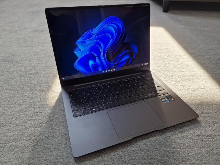 Galaxy Book3 Pro 14" + gratis Slim Pouch, Computers en Software, Windows Laptops, Zo goed als nieuw, 14 inch, SSD, 2 tot 3 Ghz