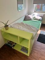 Eenpersoonsbed met logeerbed en biblioteekje, Ophalen, Zo goed als nieuw, Groen