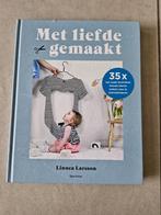 Met liefde gemaakt - Linnea Larsson, Boeken, Hobby en Vrije tijd, Borduren en Naaien, Ophalen of Verzenden, Linnea Larsson