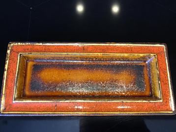 vintage genummerde schotel beschikbaar voor biedingen