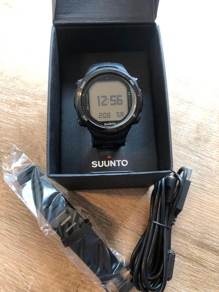 Montre de plongée air/nitrox et apnée Suunto D4i Black, Handtassen en Accessoires, Sporthorloges, Zo goed als nieuw, Zwart, Conditie